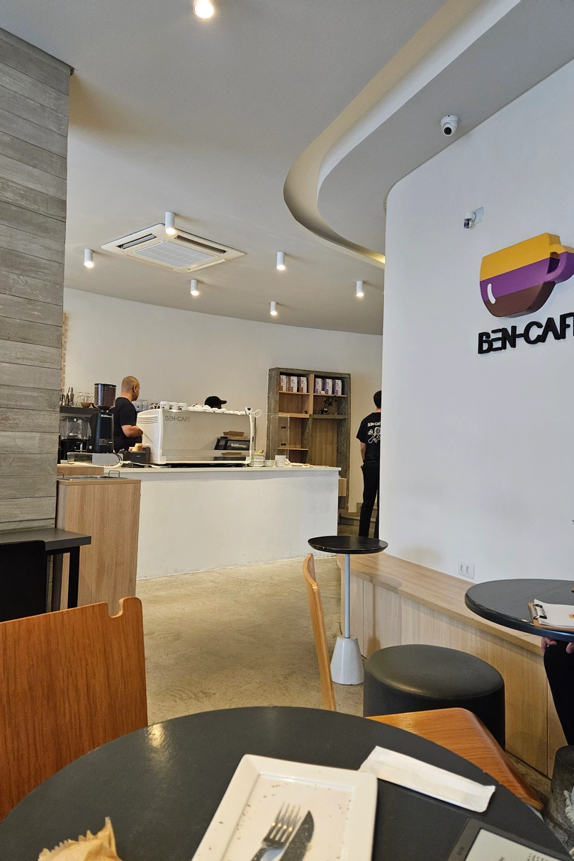 Ben Café cover