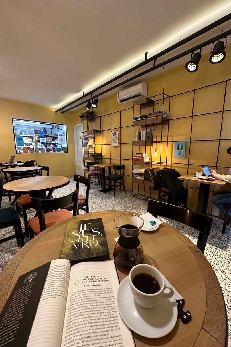 Café e Livraria Arte e Letra cover