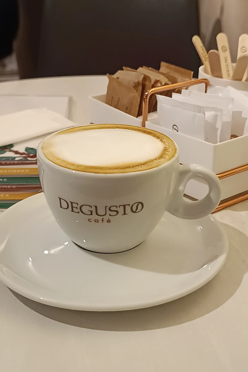Degusto Café cover