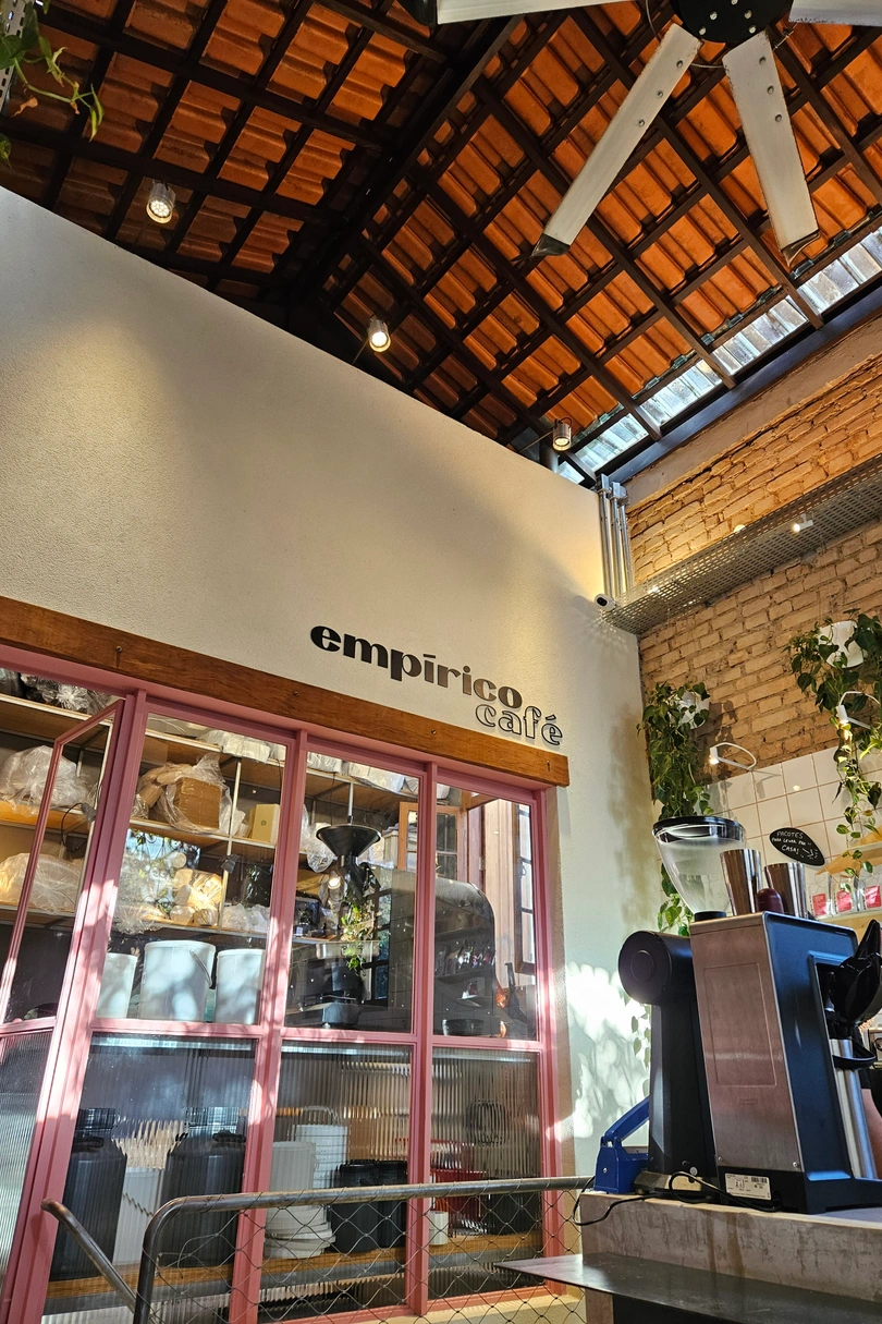 Empírico Café cover