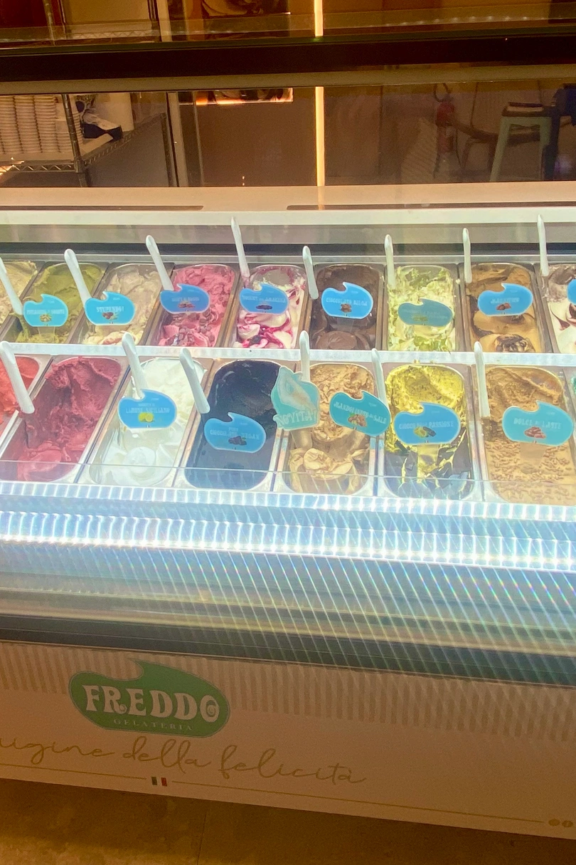 Freddo Gelateria - Carlos de Carvalho cover