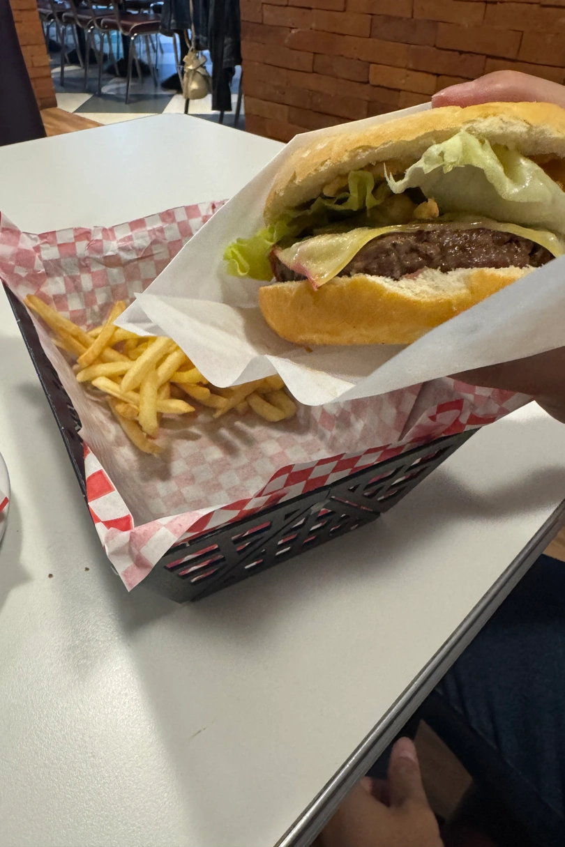 Picnic American Burger & Grill cover