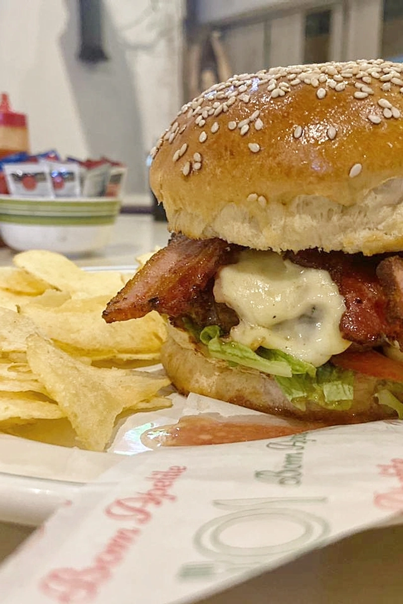 Queen's Snooker Burger Bar cover