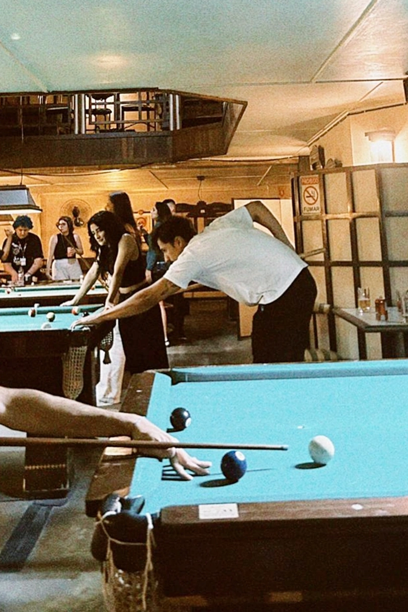Queen's Snooker Burger Bar cover