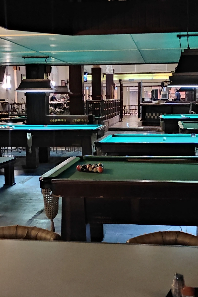 Queen's Snooker Burger Bar cover
