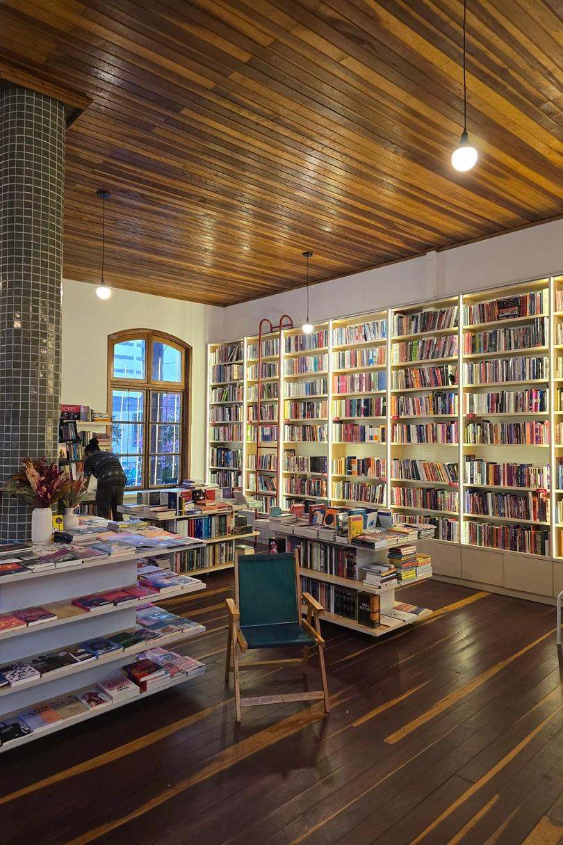 Telaranha – Livraria, Café & Editora cover